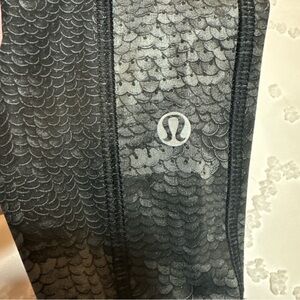 Lululemon Speed Tight II Full On Luxtreme Sequin Snake Skin Side Pockets Size 8